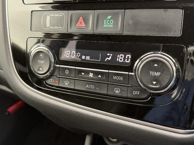Mitsubishi Outlander PHEV 10