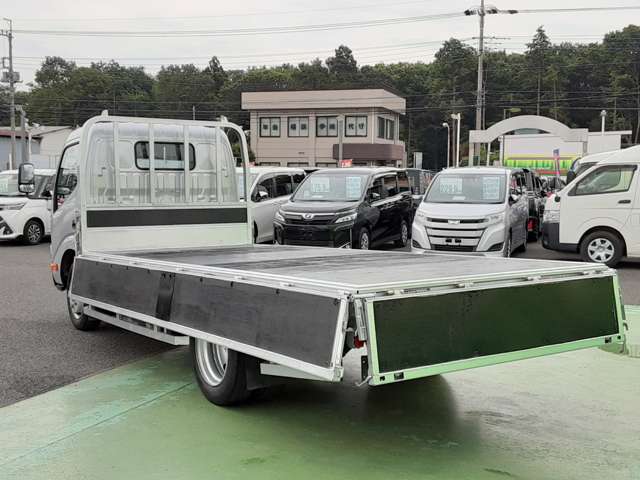 Hino Dutro 11