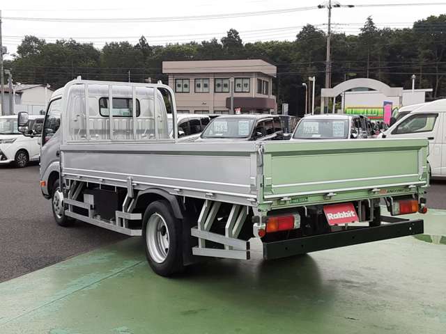 Hino Dutro 6