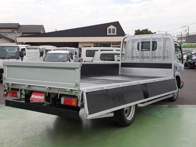 Hino Dutro 9