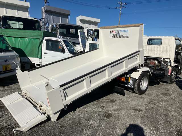 Hino Dutro 12