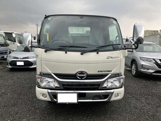 Hino Dutro 3