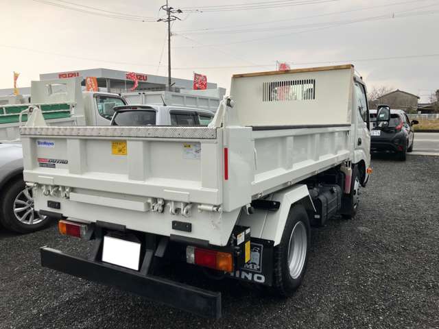 Hino Dutro 4