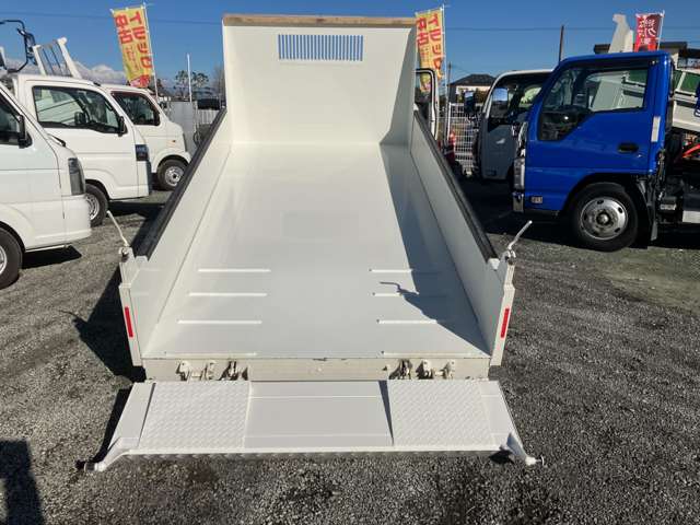 Hino Dutro 9