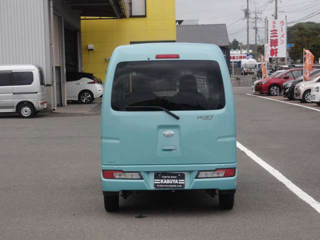 Daihatsu Hijet Cargo 8