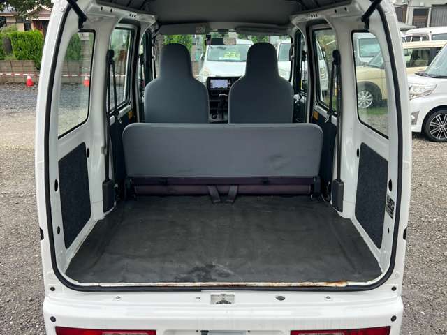 Daihatsu Hijet Cargo 11
