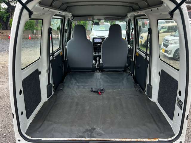 Daihatsu Hijet Cargo 12