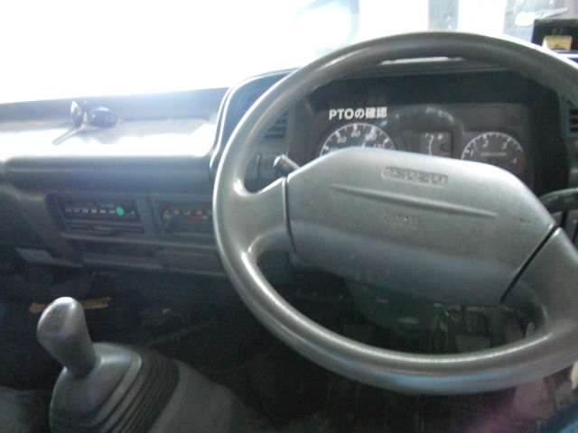 Isuzu Elf 3