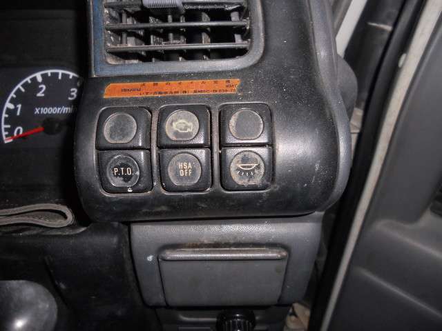 Isuzu Elf 7