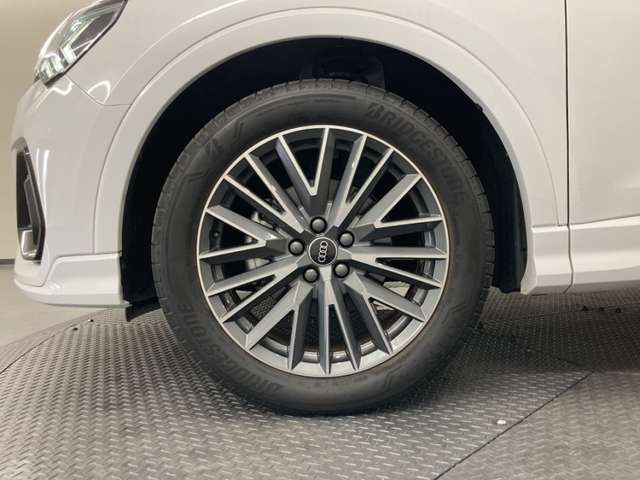 Audi Q3 11