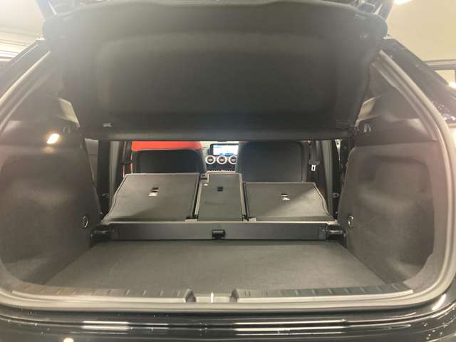Mercedes-Benz GLA-Class 11