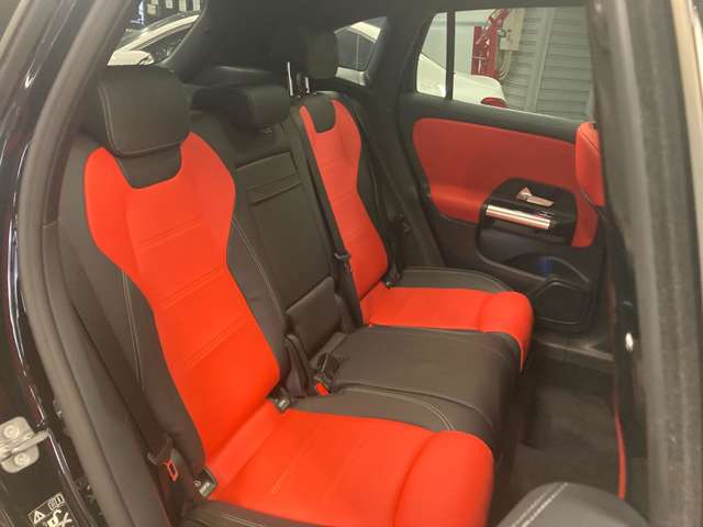 Mercedes-Benz GLA-Class 8
