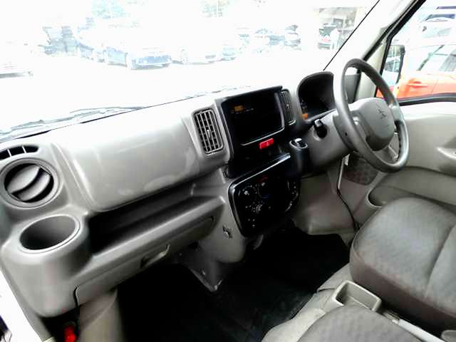 Mitsubishi Minicab Van 4