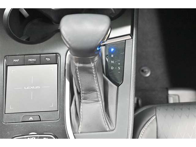 Lexus UX 7