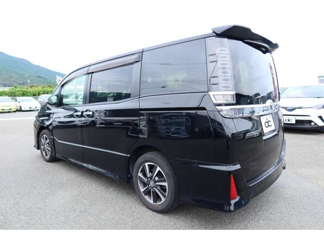Toyota Voxy 11