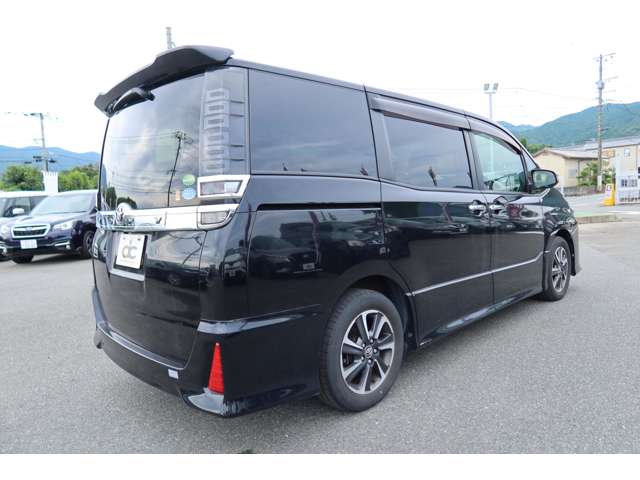 Toyota Voxy 10