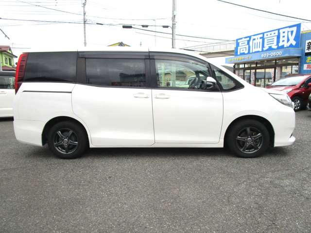 Toyota Noah 12