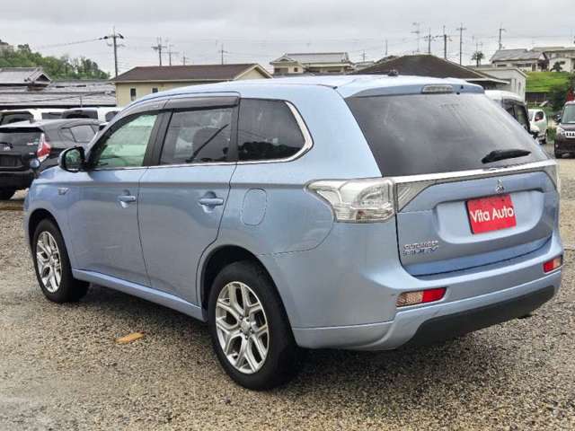 Mitsubishi Outlander PHEV 11