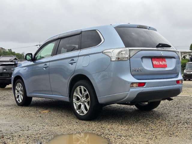 Mitsubishi Outlander PHEV 10
