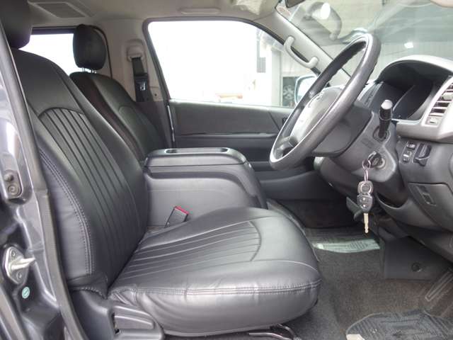 Toyota Hiace Van 11