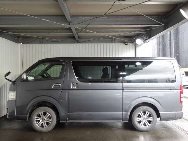 Toyota Hiace Van 5