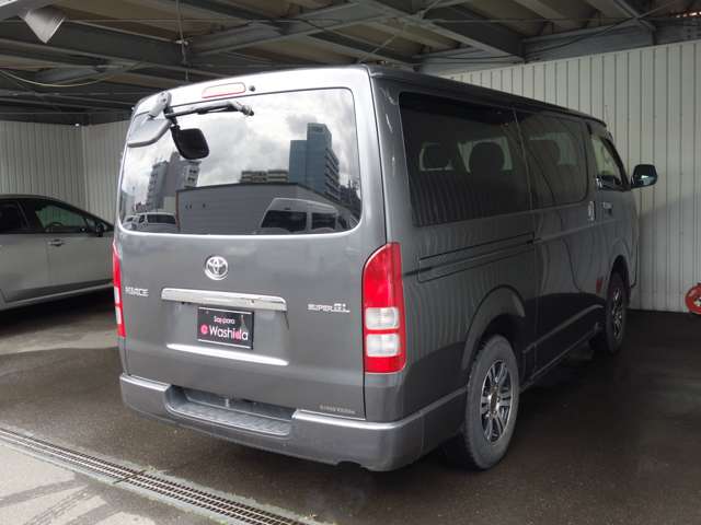 Toyota Hiace Van 8