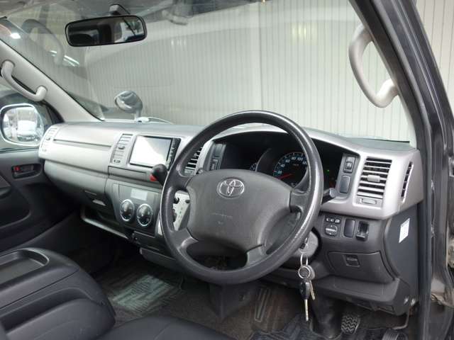 Toyota Hiace Van 10
