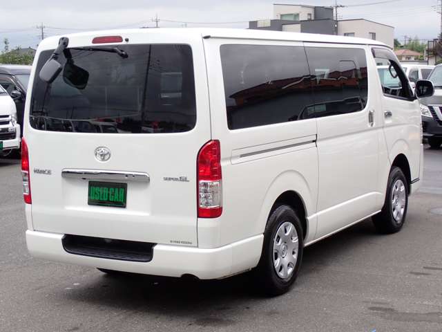 Toyota Hiace Van 11