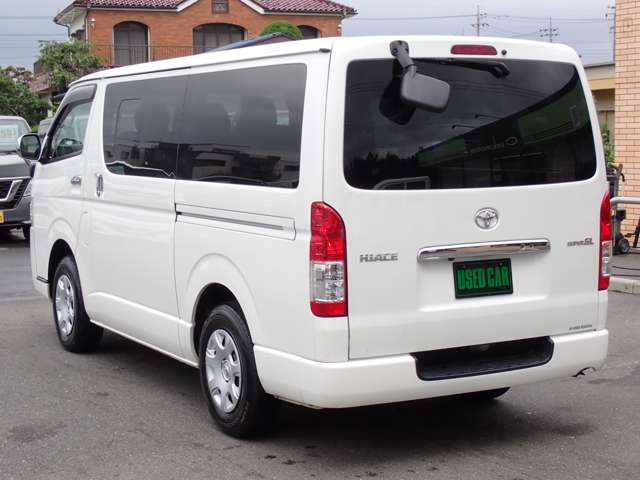 Toyota Hiace Van 12
