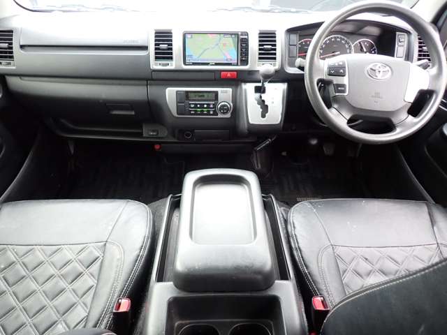 Toyota Hiace Van 8