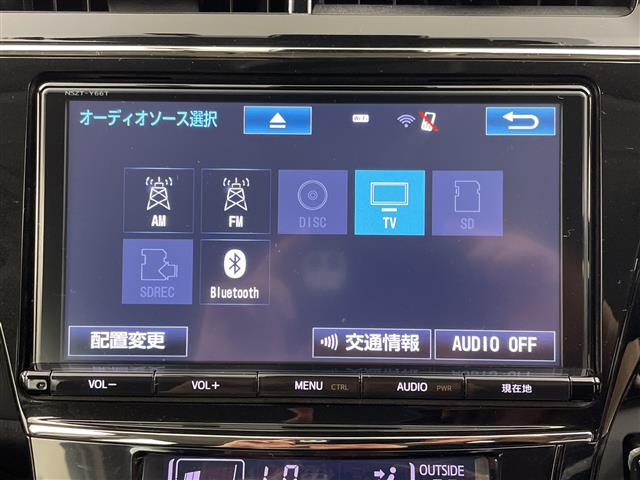 Toyota Prius α 11