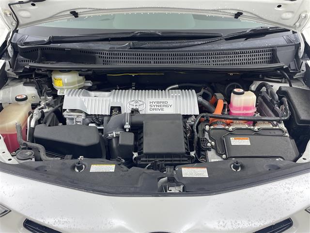 Toyota Prius α 4