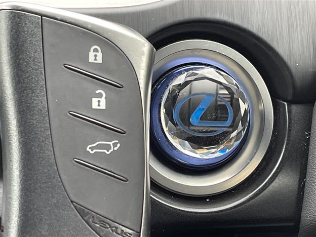 Lexus UX 11