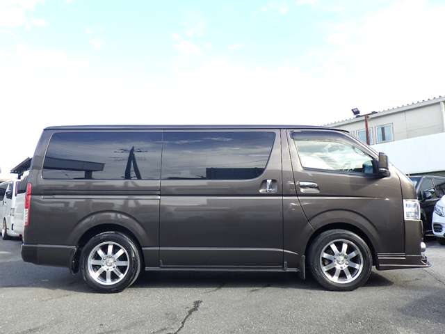 Toyota Hiace Van 11