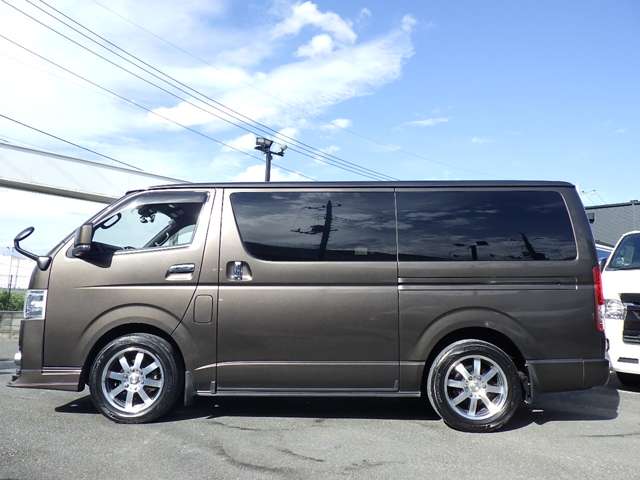 Toyota Hiace Van 12