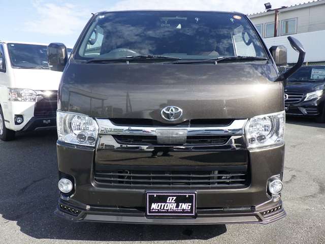 Toyota Hiace Van 9