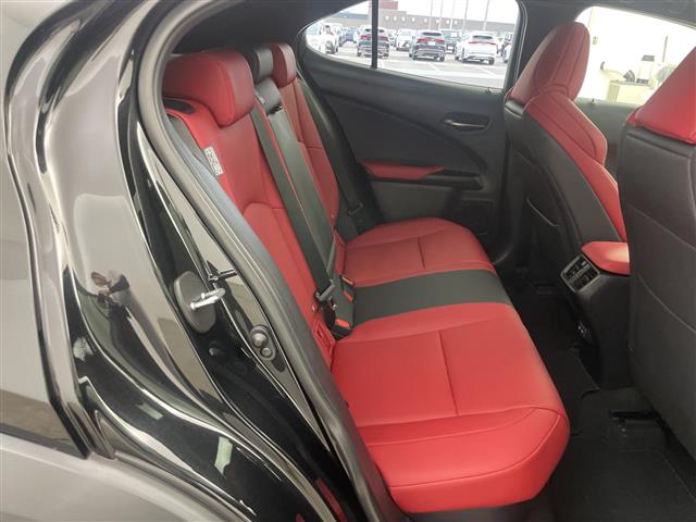 Lexus UX 11