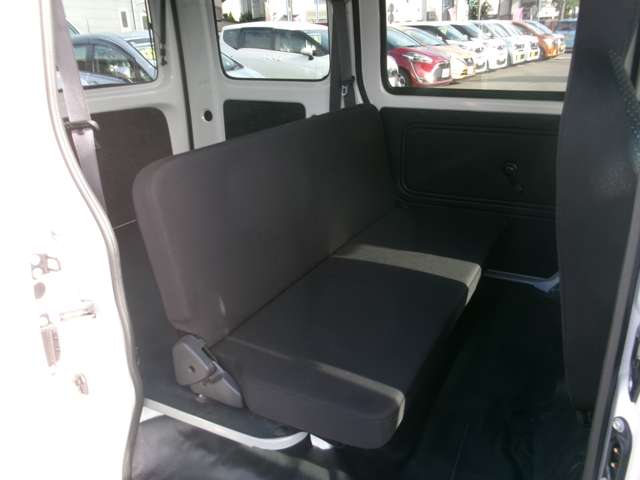 Daihatsu Hijet Cargo 11