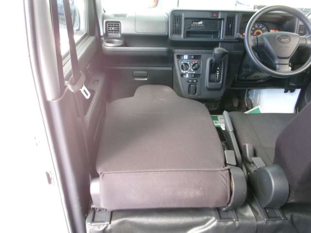 Daihatsu Hijet Cargo 12