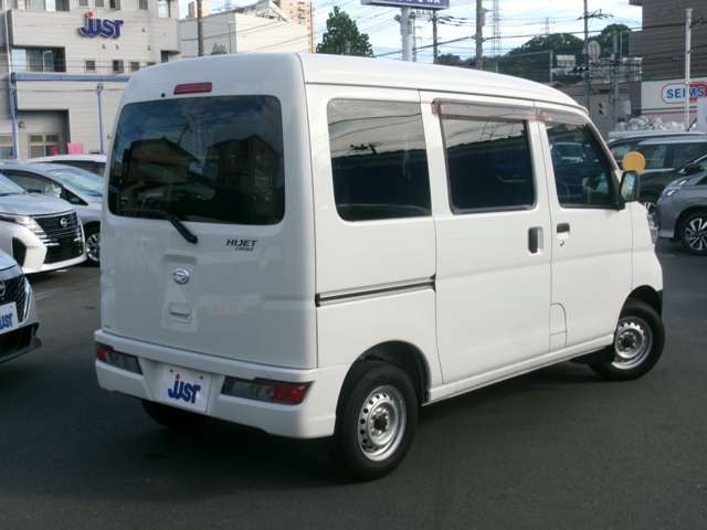 Daihatsu Hijet Cargo 2
