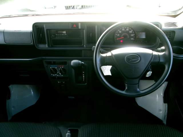 Daihatsu Hijet Cargo 3
