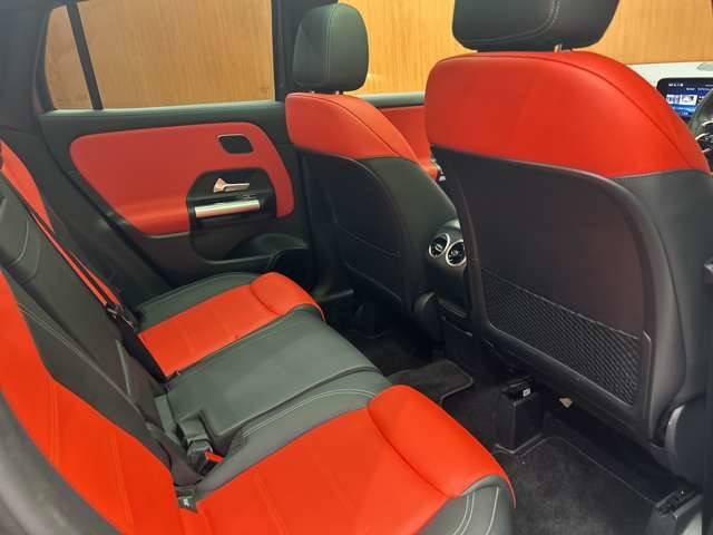 Mercedes-Benz GLA-Class 8