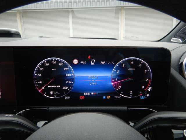 Mercedes-Benz GLA-Class 11