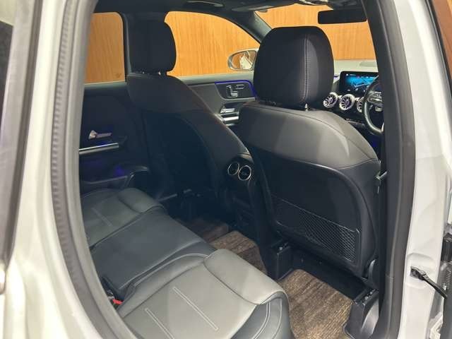 Mercedes-Benz GLA-Class 8