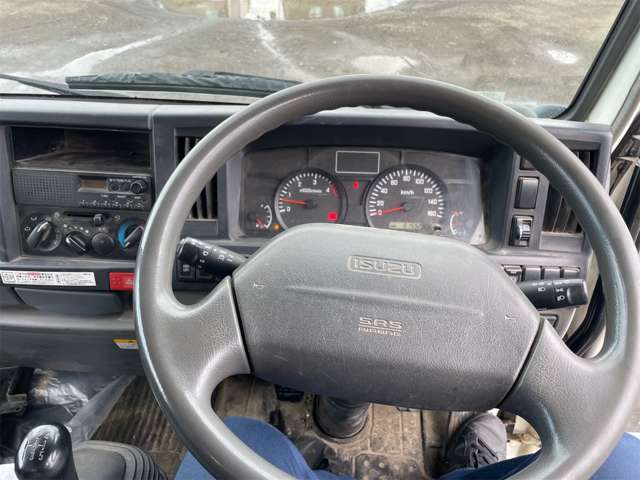 Isuzu Elf 11