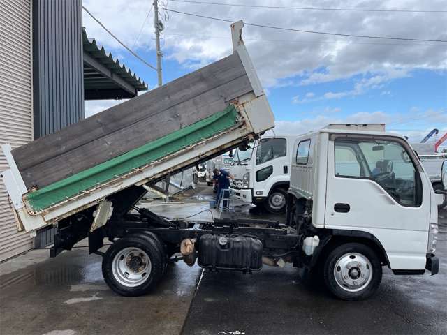 Isuzu Elf 4