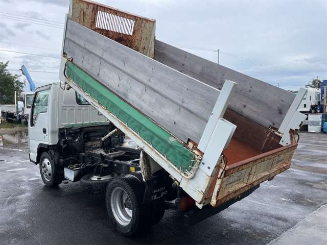 Isuzu Elf 6