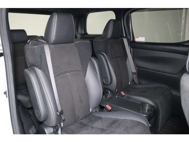 Toyota Alphard 12