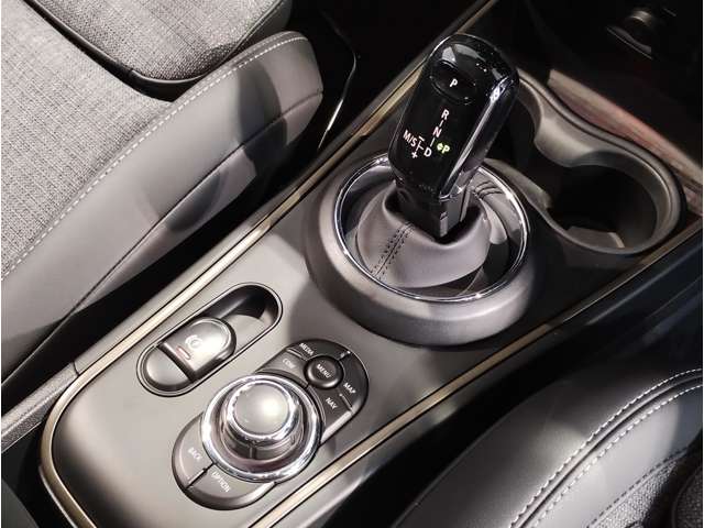 MINI Crossover 11
