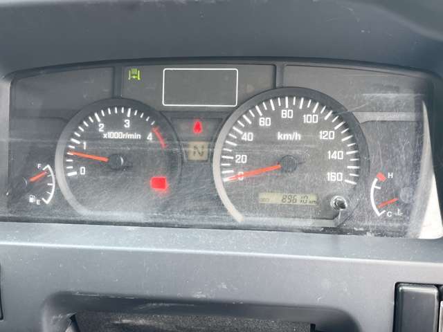 Isuzu Elf 10